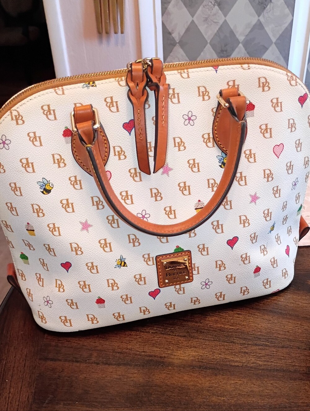 Dooney zip zip domed satchel Gretta hearts bees 🐝💕cupcakes